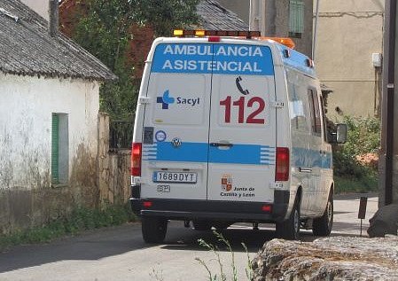 SACYL-Ambulancia-en-Villagaton.jpg