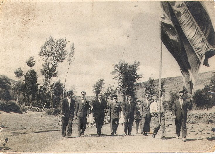 1955-Pendon-de-Villagaton-en-Procesion-De-Laura.jpg