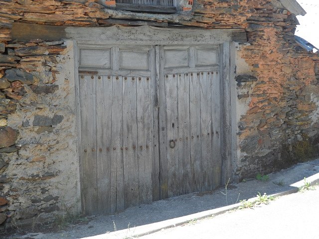 puerta-en-villagaton.jpg